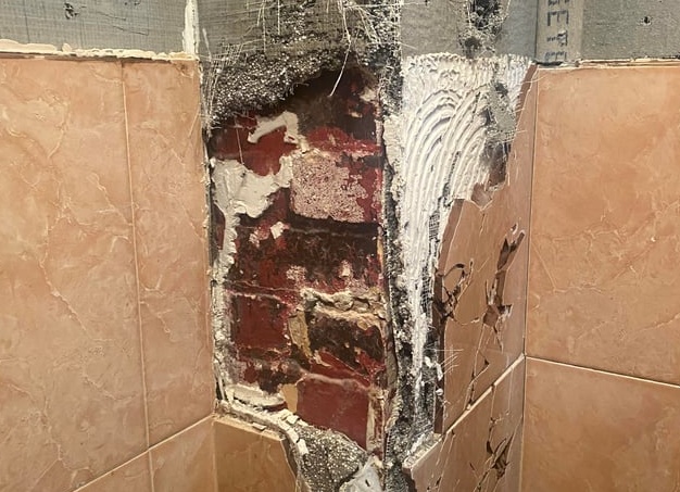 Баня из кирпича - это плохо. Объясняем, почему все же лучше строить деревянную баню