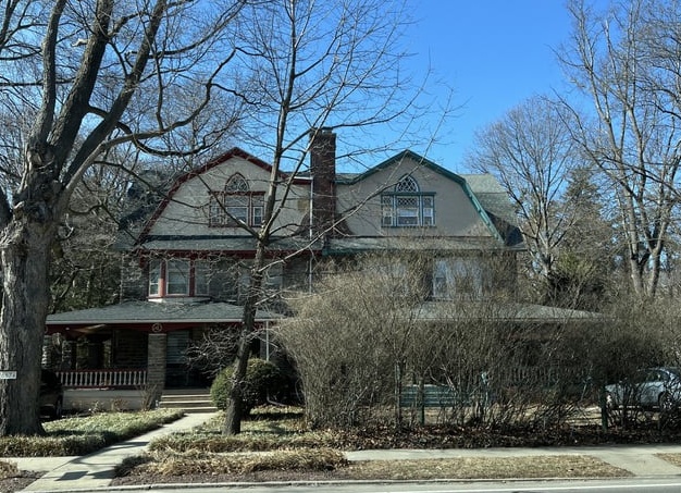 Дуплекс — это что-то среднее между частным домом и квартирой. Пришло к нам из США