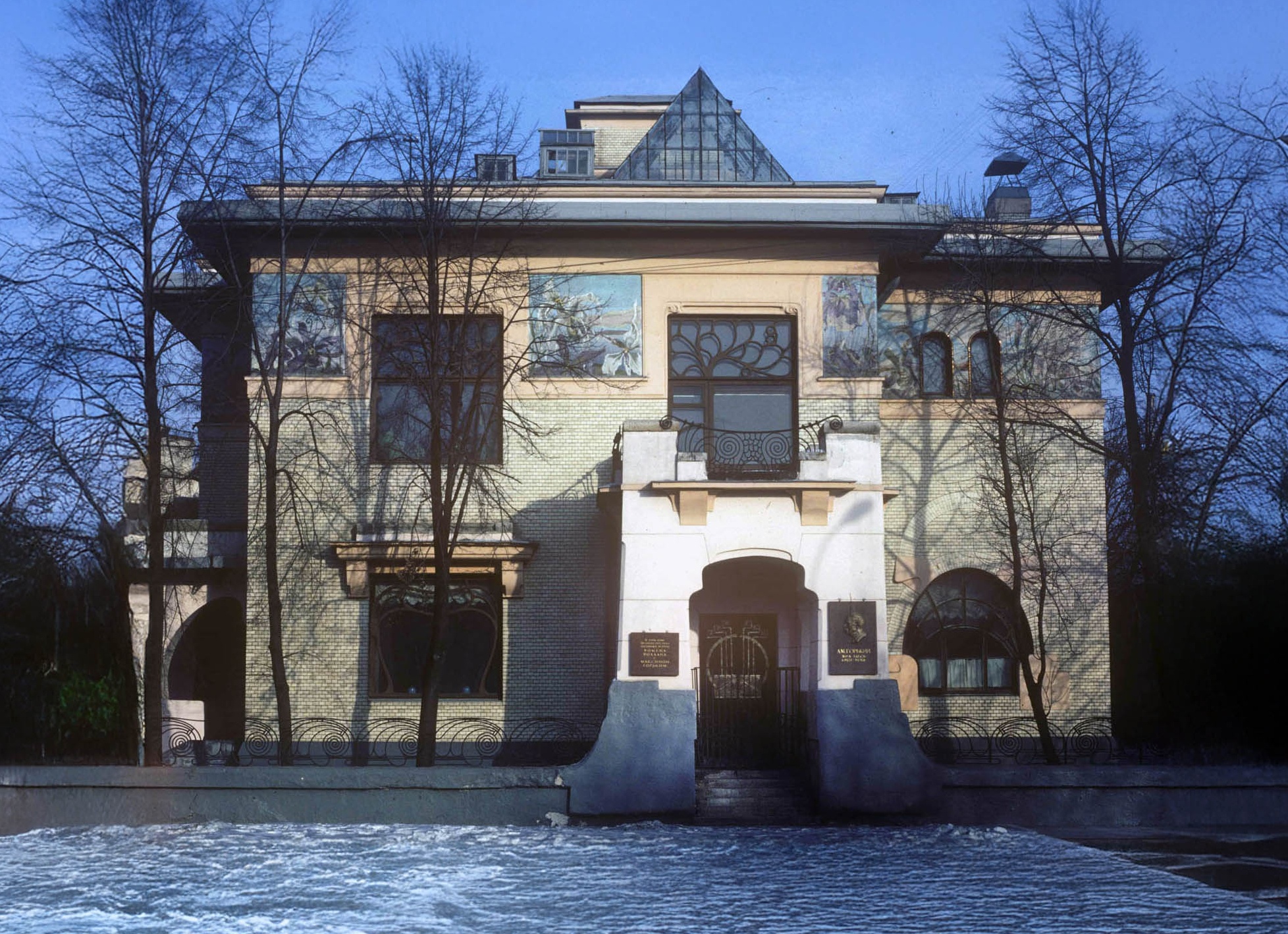 Президент РФ верит в деревянные дома и знает, что мешает их строить по-настоящему массово