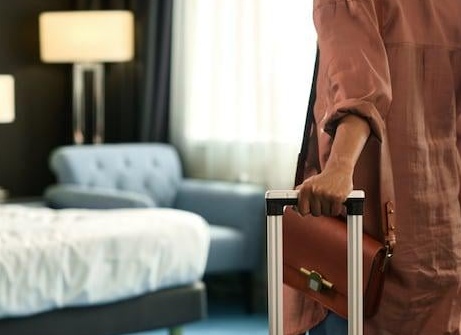 «Всё не как у людей» — спальни на 1-м этаже, а гостиная — на 2-ом. Хотели бы такую модную планировку?